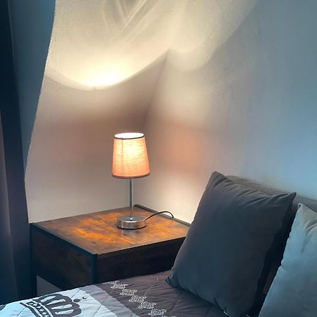 City Apartment, Ferienwohnung 3 Zkdb, Balkon, Dachgeschoss, Naehe Duesseldorf Krefeld Kültér fotó
