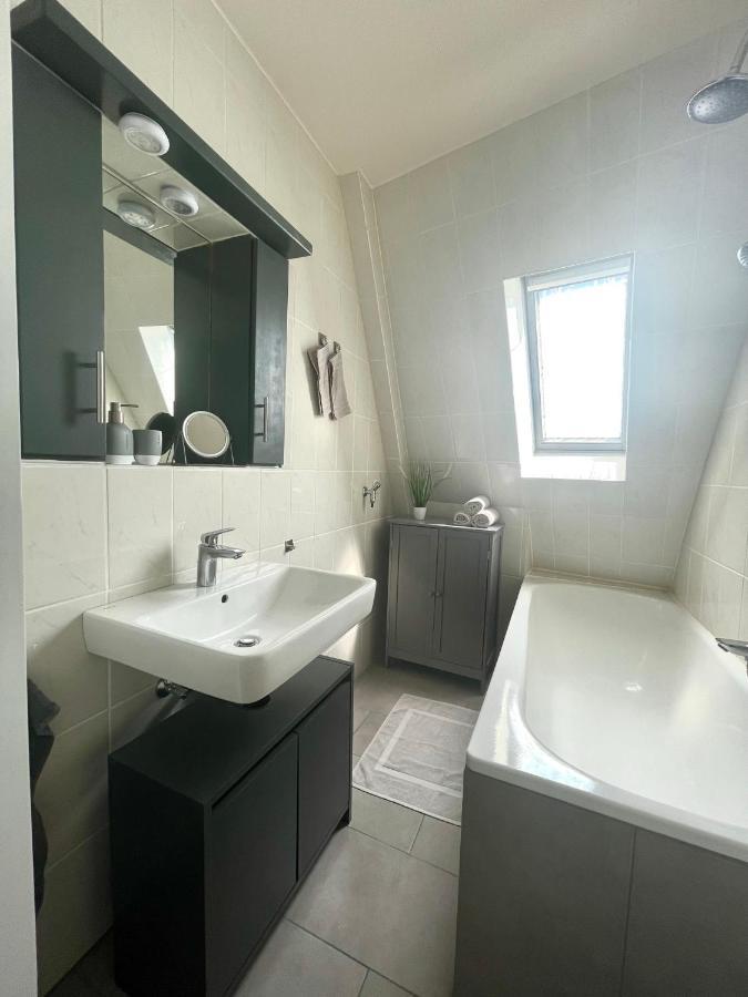 City Apartment, Ferienwohnung 3 Zkdb, Balkon, Dachgeschoss, Naehe Duesseldorf Krefeld Kültér fotó